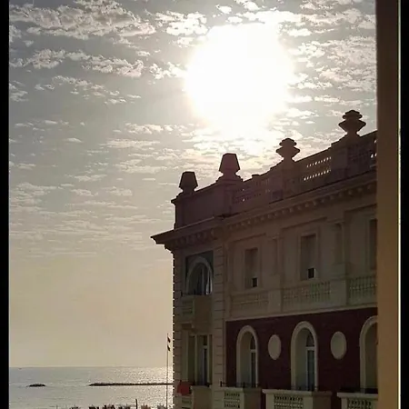 Grand Hotel